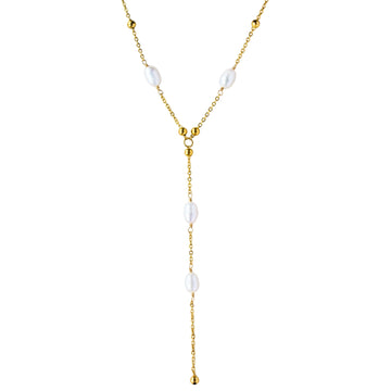 Delicate pearl necklace