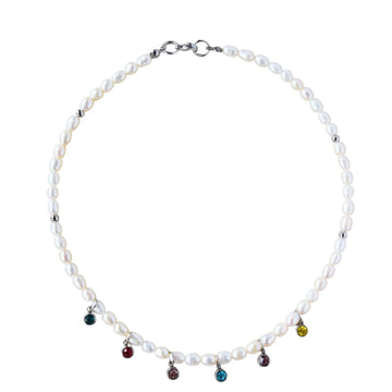 Playful pearl necklace