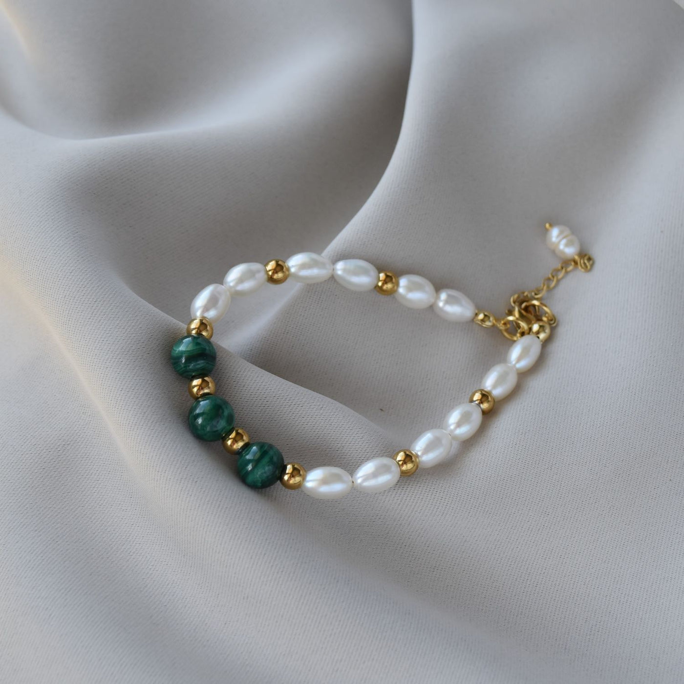 Malachite and freshwater pearls bracelet