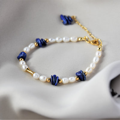 Freshwater pearls and lapis lazuli bracelet