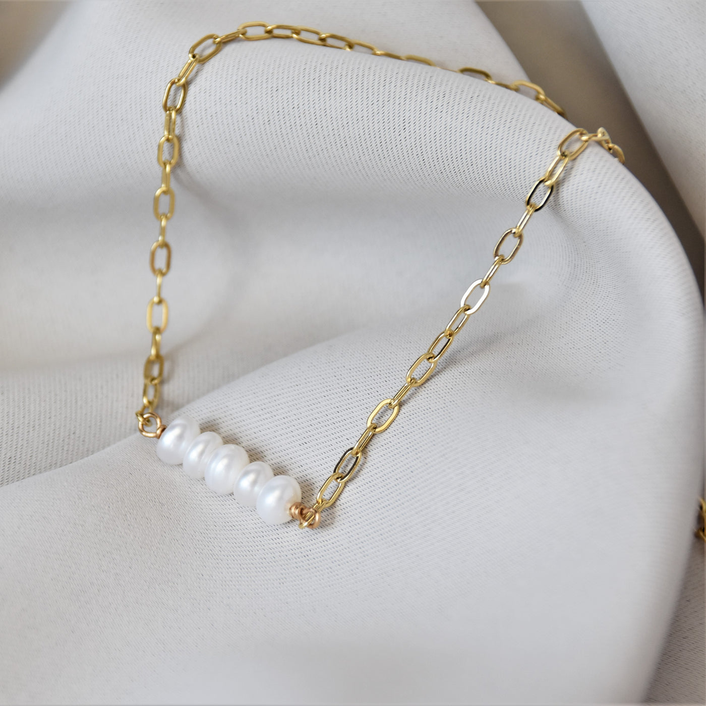Freshwater pearls bar necklace