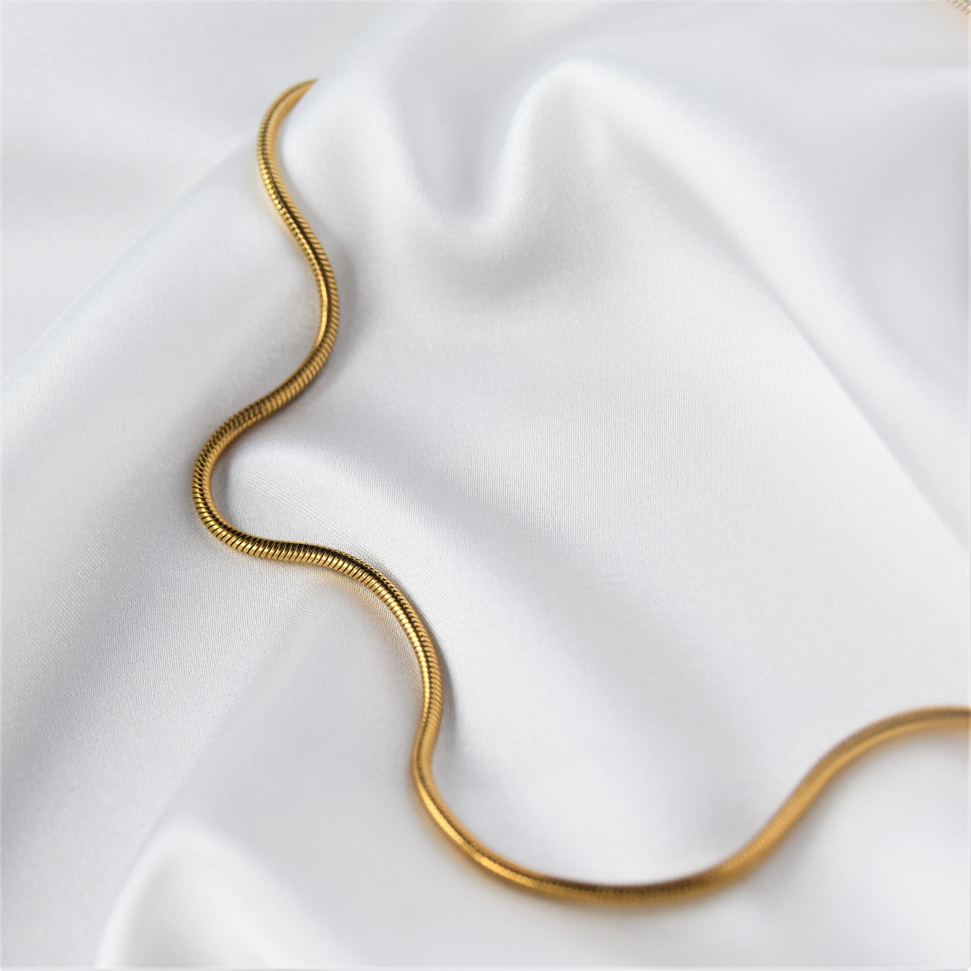 Thin snake chain