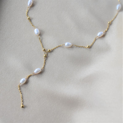 Delicate pearl necklace