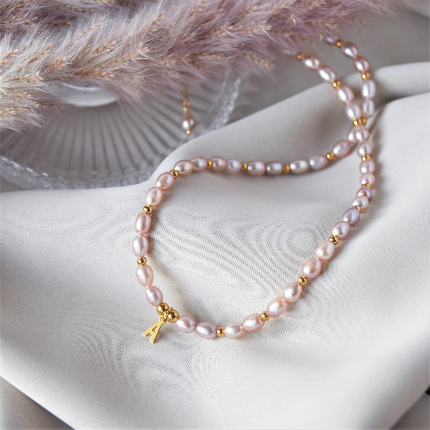 Customized letter freshwater pearl necklace