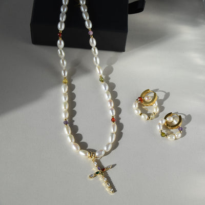 Pearl necklace with a cross