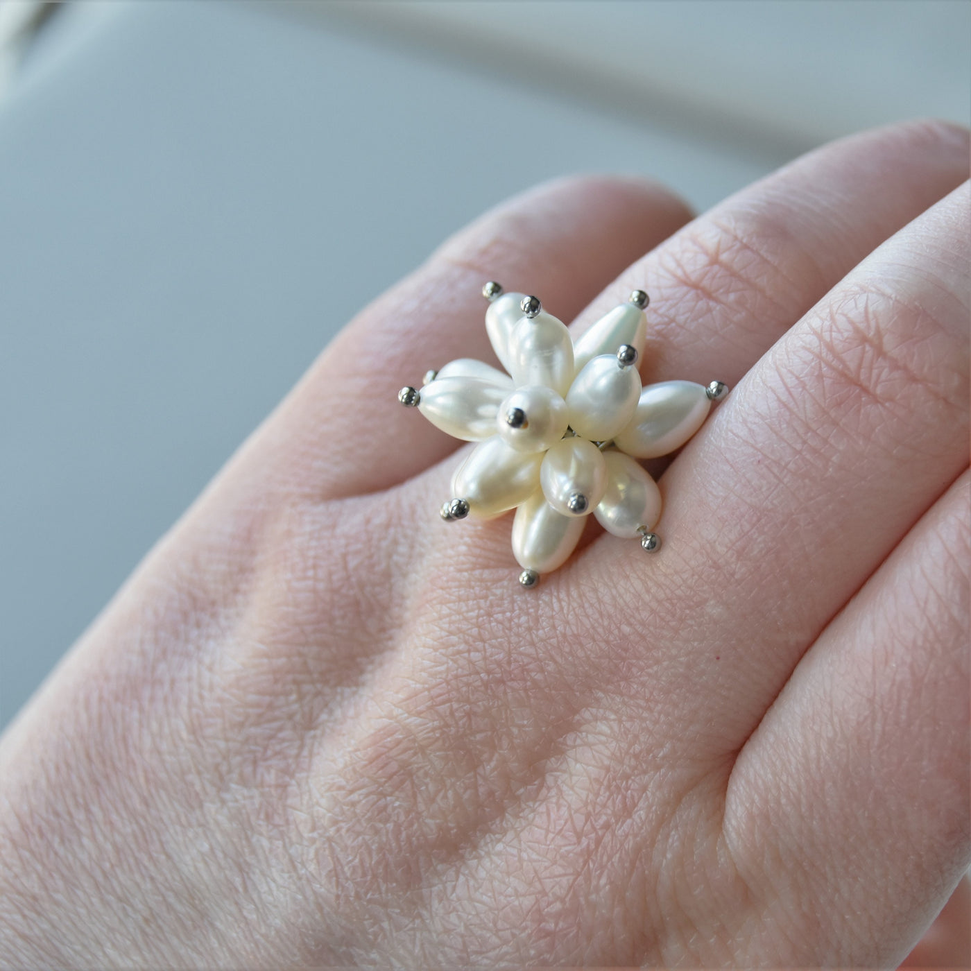 Adjustable ring with freshwater pearls